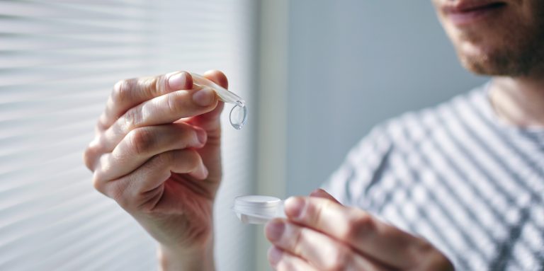 Sehschwäche am Steuer kann tödlich enden - Brillenmode und Kontaktlinsen